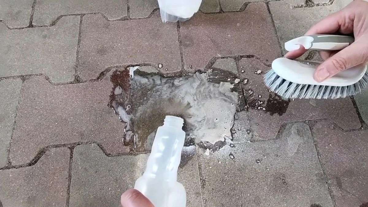 Jak usunąć plamy z tłuszczu z kostki brukowej?