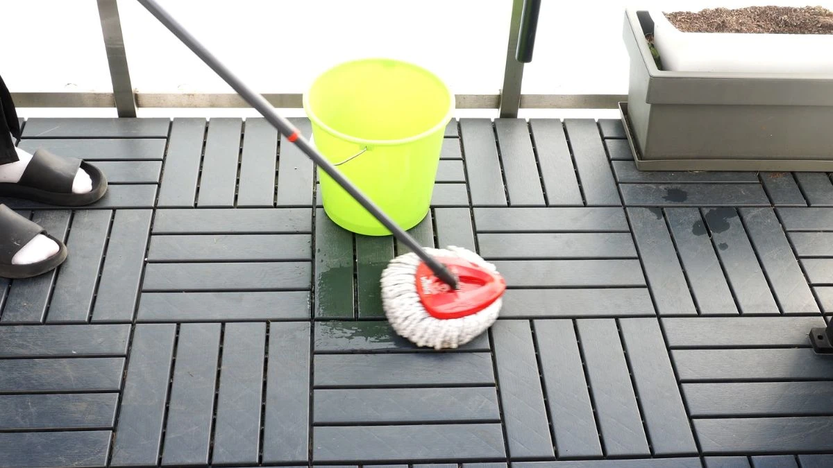 Jak wyczyścić balkon z mchu i kurzu?