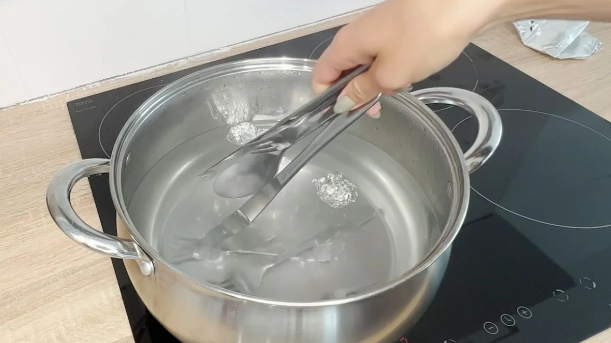 Jak wypolerować sztućce?