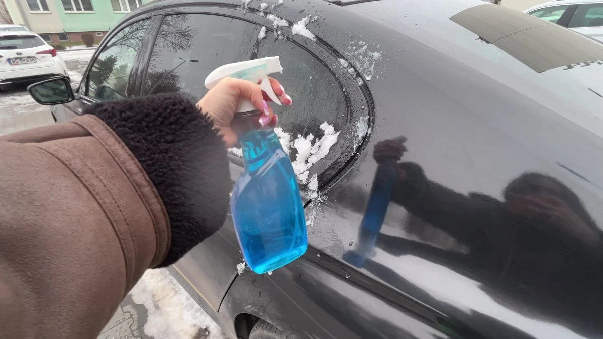Jak otworzyć przymarznięte drzwi samochodu?