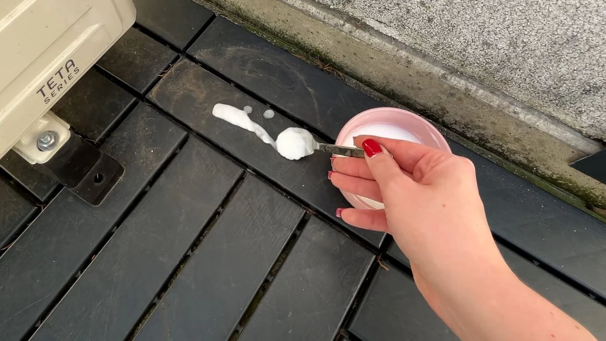 jak wyczyscic balkon z odchodow golebi