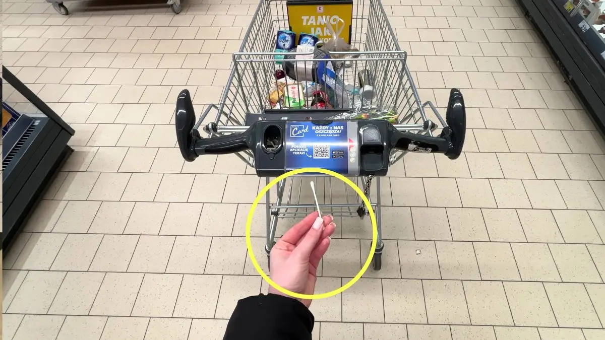 Patyczek kosmetyczny na zakupach
