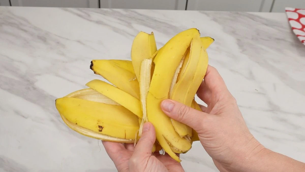 Jak zrobić nawóz, że skórek bananowych do hortensji?
