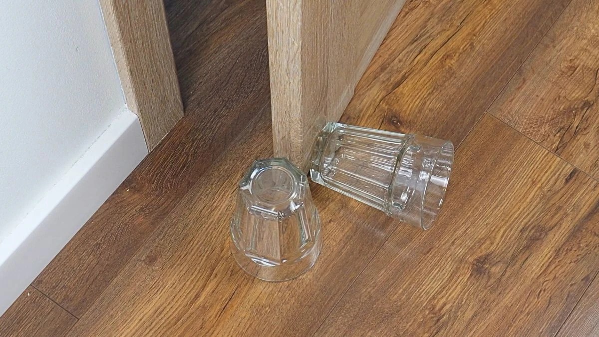 Jak czuć się bezpiecznie w pokoju hotelowym