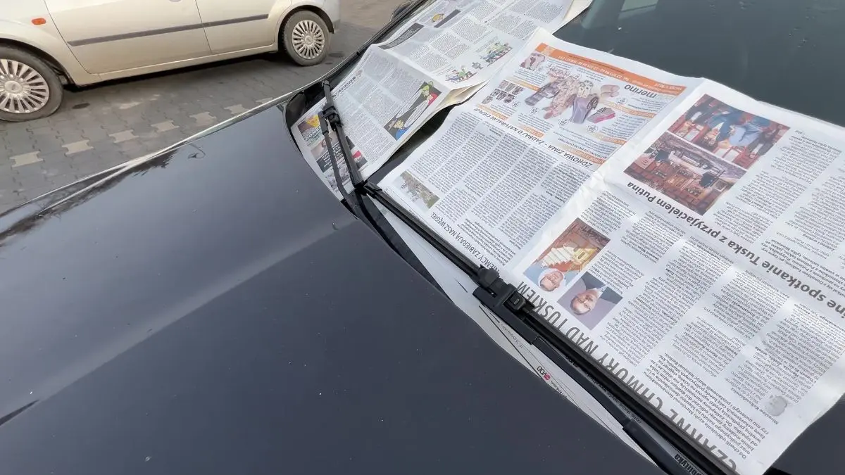 Po co kłaść gazety na szyby auta