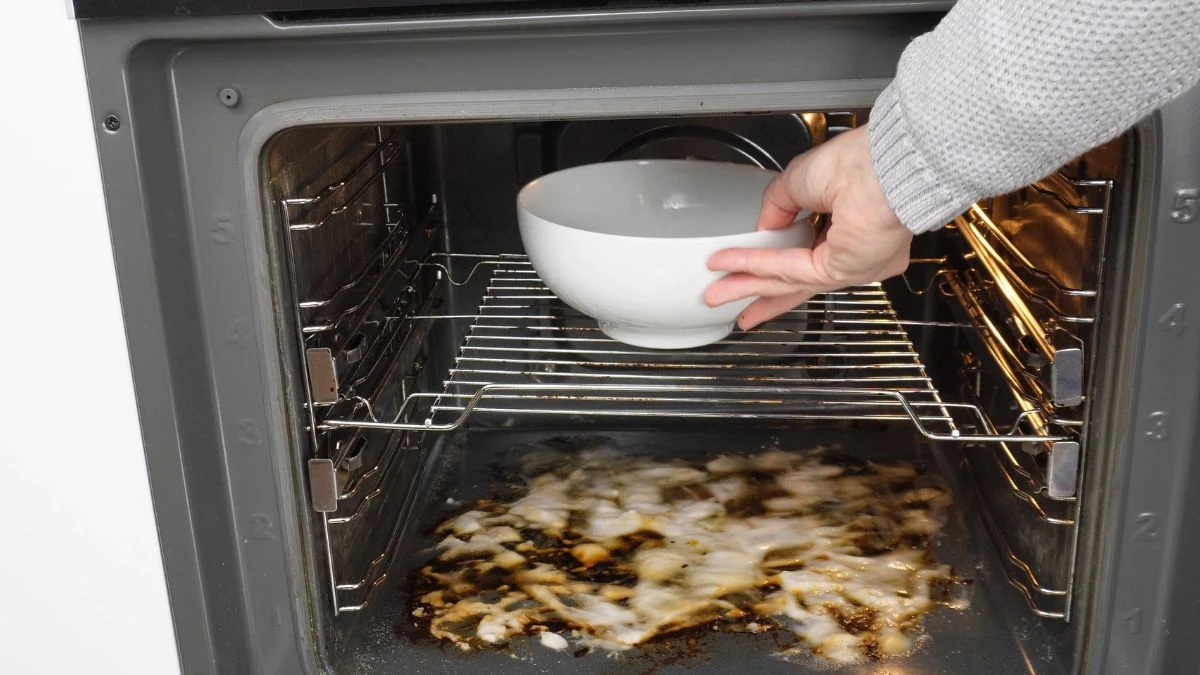 Jak wyczyścić piekarnika za pomocą sody i octu?