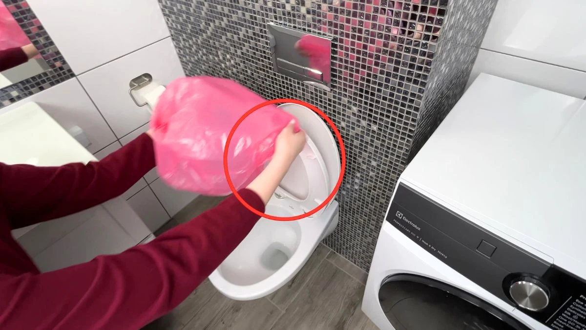 Siatka na desce wc pomaga w czyszczeniu